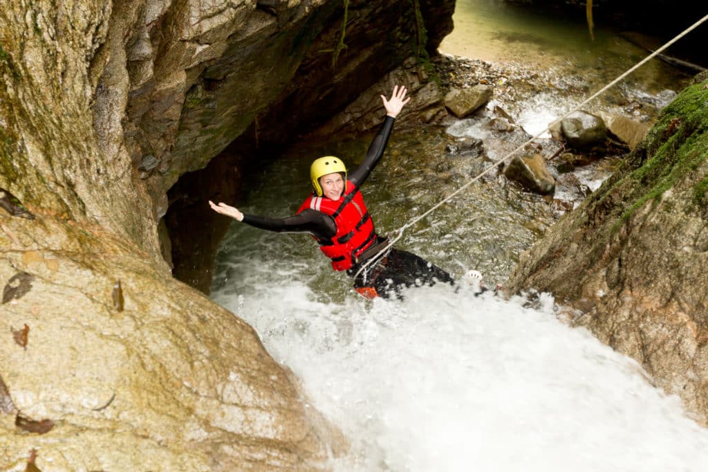 Canyoning dans les montagnes du Jura une aventure pleine d adrénaline